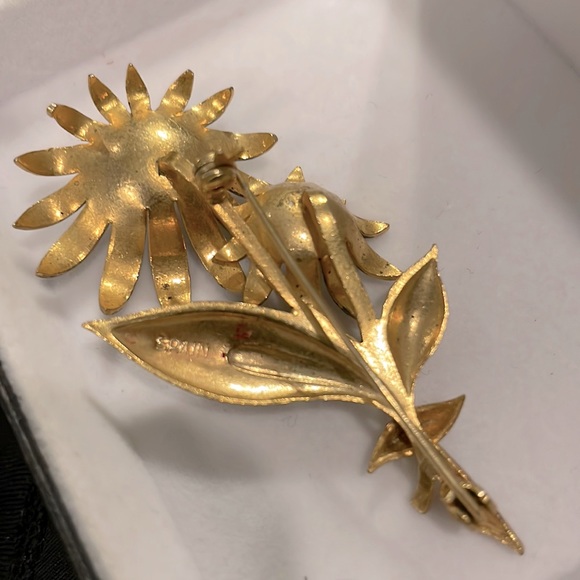 Vintage Authentic Signed Spain Damascene Flower Brooch Pin w/faux pearls - Picture 3 of 8